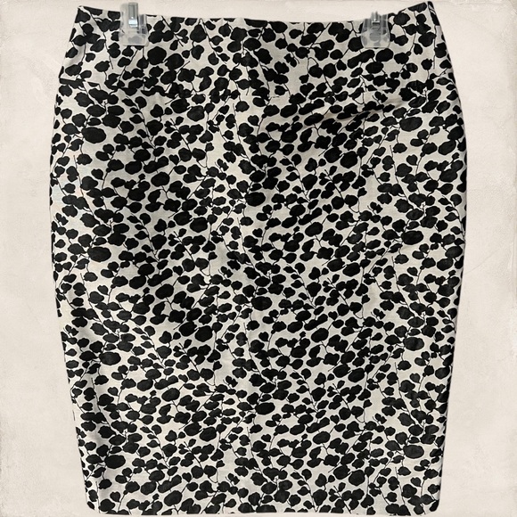 A gorgeous Lundstrom skirt in size 8 - Picture 3 of 7